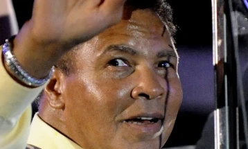 Воената книшка на Мухамед Али на аукција