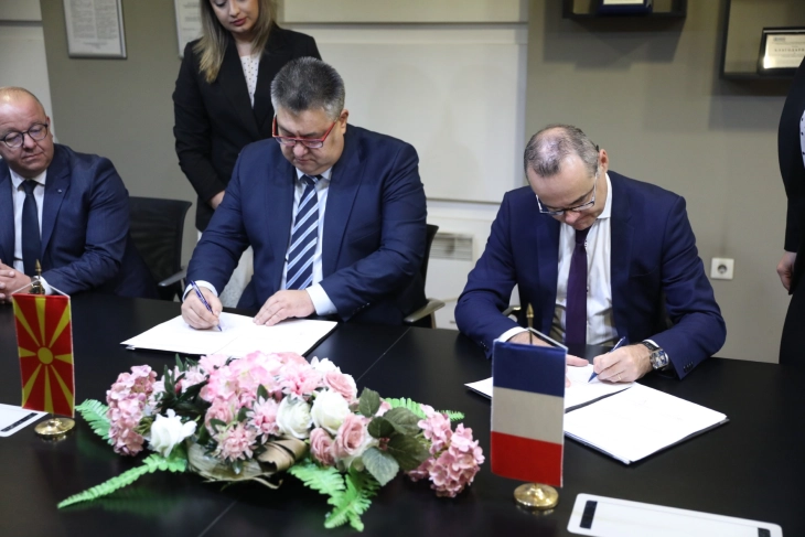 Minister Minchev, Ambassador Le Rigoleur sign cooperation memorandum: French support towards professional development of administration