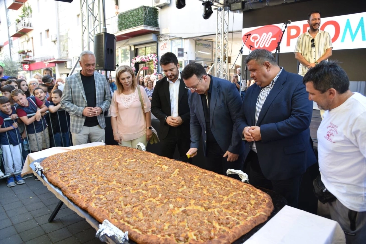 17th Shtip Pastrmajliad begins with cutting of giant pastrmajlija pie