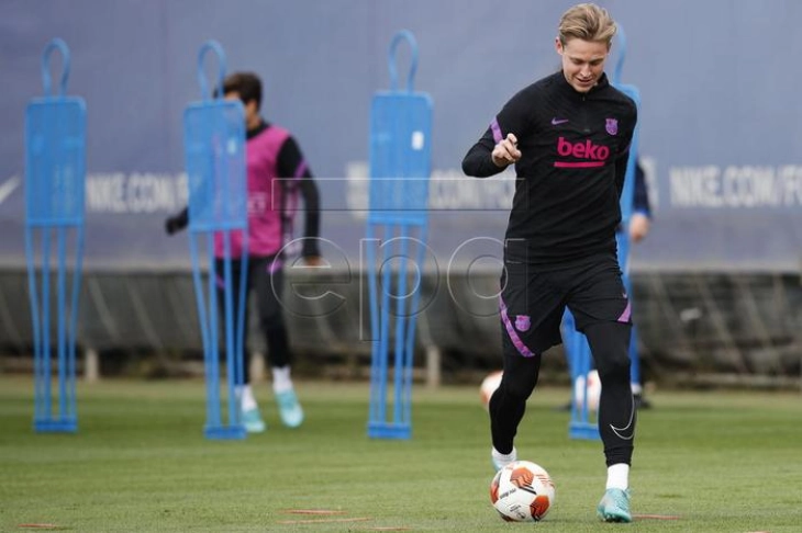 Барселона е во преговори со Де Јонг за нов договор