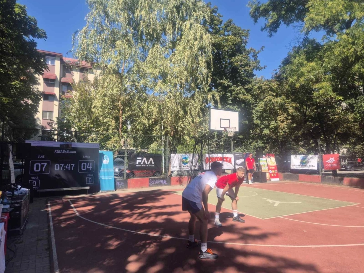 Почна хуманитарниот турнир во баскет 3×3 во Кисела Вода, учествуваат 16 екипи