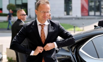 Сијарто: „Антифа“ е закана, Европа мора да го следи Трамп