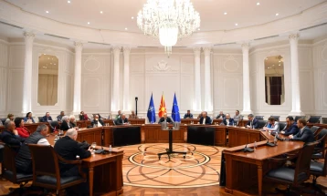 Мицкоски на работна средба со претседателот и главен извршен директор на Стопанска комора на Дубаи