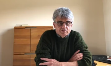 Virologu me famë botërore, Dr. Vanden Bosh ekskluzivisht për MIA-n: Vaksinimi masiv kundër koronavirusit do ta detyrojë virusin të bëhet më i rrezikshëm