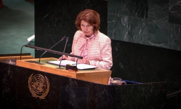 Siljanovska-Davkova: Nëse jemi seriozë lidhur me paqen, atëherë është koha që timonin e KB-së t'ia besojmë gruas