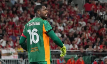 Челзи не се откажува од трансфер на Мењон