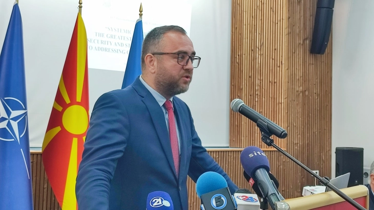 Тошковски: Најдобрите студенти треба да влезат во безбедносните институции