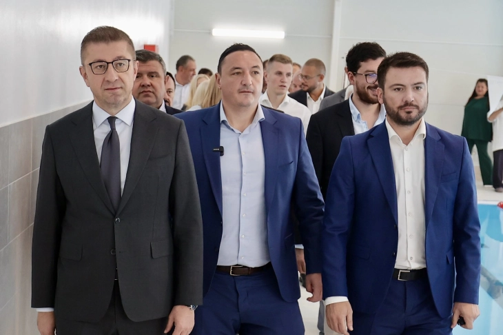 Mickoski: Investojmë në sport, lëshohet në përdorim pishina e mbyllur në komunën e Shtipit