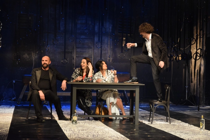 Штипскиот Театар со претставата „Пијани - литургија zero“ вечерва ќе настапи на фестивалот „Отело“ во Гостивар