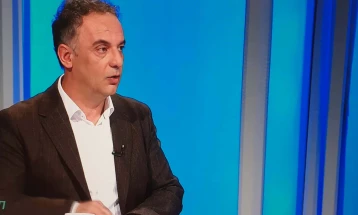 Алиу: Им се извинив на сите 11 вработени во пералната на Клиничкиот центар, со неа ќе менаџираат СОЗР и Министерството