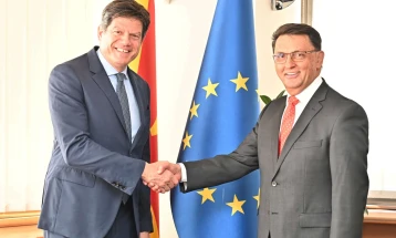 Обраќања на гувернерот Славески и евроамбасадорот Рокас (во живо)