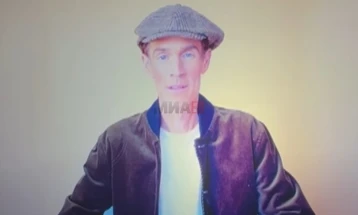 Џејмс ван дер Бек, кој се лекува од рак, со видеопоздрав до своите обожаватели