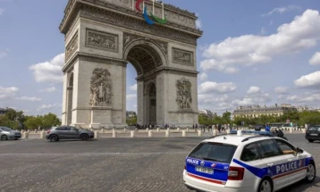 Një nxënës sulmon mësuesen në një shkollë në Francë