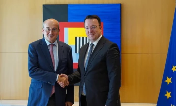 Коридорот 10, брзата пруга и економската соработка во фокусот на средбата Хаѕидакис – Николоски