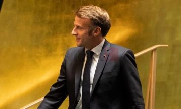 Макрон: НАТО треба да одговори построго на руските провокации, но без уривање авиони