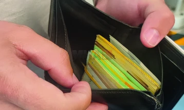 Drejtoria Doganore: Sekuestrohen cigare, marihuanë suplemente, parfume dhe alkool