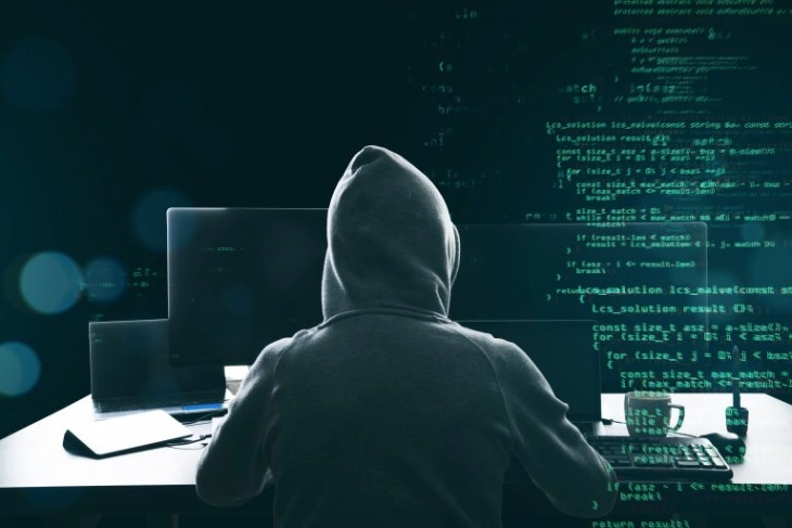 Arrestohet britaniku për sulmin kibernetik që ndërpreu funksionimin e aeroporteve evropiane