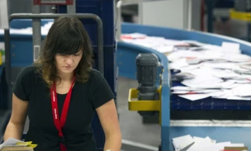 Поштарите во Канада стапија во масовен штрајк