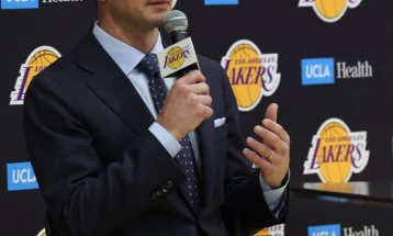 ЛА Лејкерс го продолжи договорот со тренерот Редик