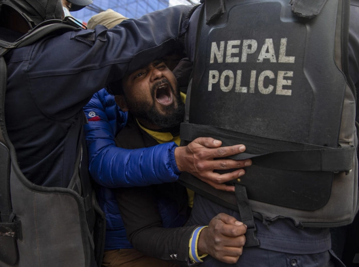 Обдукциите во Непал откриваат употреба на боева муниција против демонстрантите