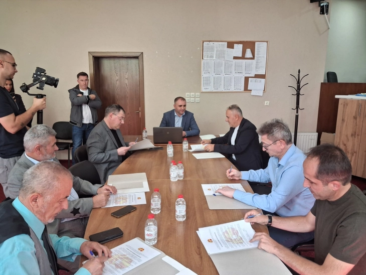 Шест од деветмината кандидати за градоначалник на Струга потпишаа Кодекс за фер и демократски избори