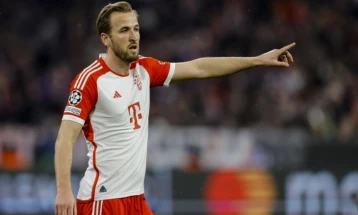 Kane makes it 100 goals for scoring record as Bayern remain perfect