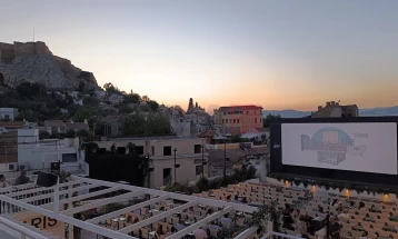 Магијата на летните кина во Атина – традиција стара со децении