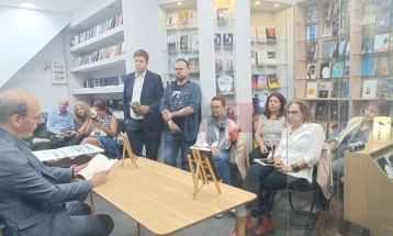 Книгата „30 современи грчки автори“ на македонски јазик беше промовирана во Атина