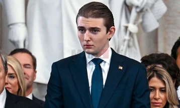 Младиот заводник Барон Трамп на љубовен состанок под безбедносни мерки