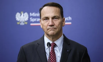 Shikorski nuk përjashton mundësinë që Putini ta sulmojë NATO-n