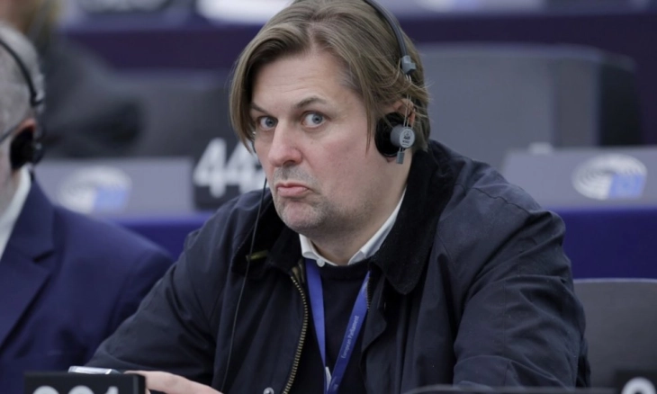 Поранешен асистент на европратеник од германска АфД е осуден на речиси пет години затвор за шпионажа за Кина