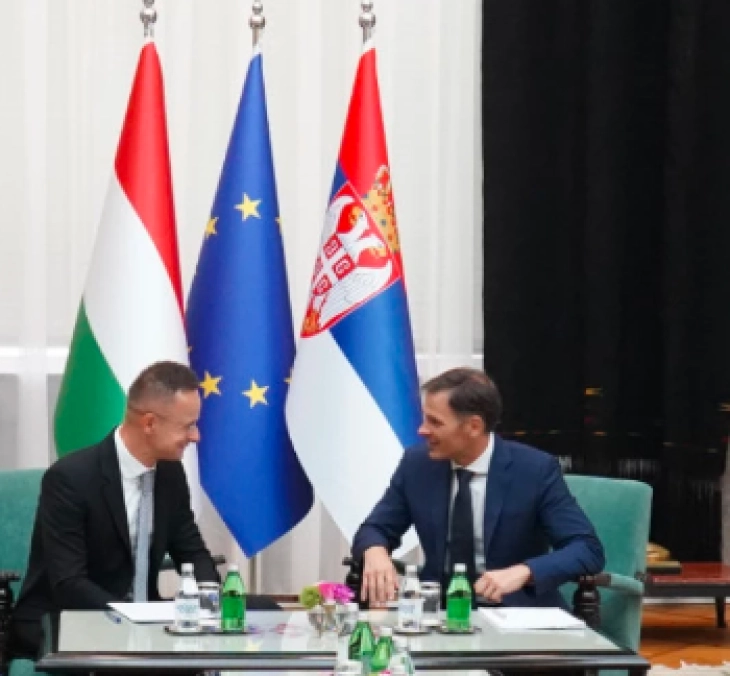 NëBeograd takim Mali - Sijarto, fillim i ndërtimit të naftëpëçuesit Novi-Sad - Algje deri në fund të vitit