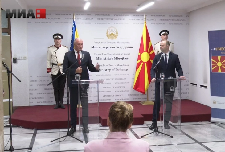 Изјави за медиуми на министрите Владо Мисајловски и Зукан Хелез (во живо)