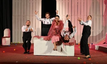 Претставата „Цилиндар“ на театарот од Гостивар, прогласена за најдобра на фестивалот во Дебар