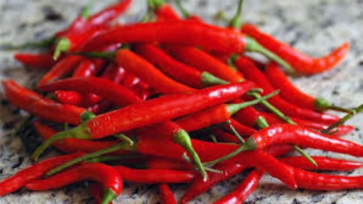 Во Хрватска блокирани осум тони црвени лути пиперки од Албанија, содржеле пестициди