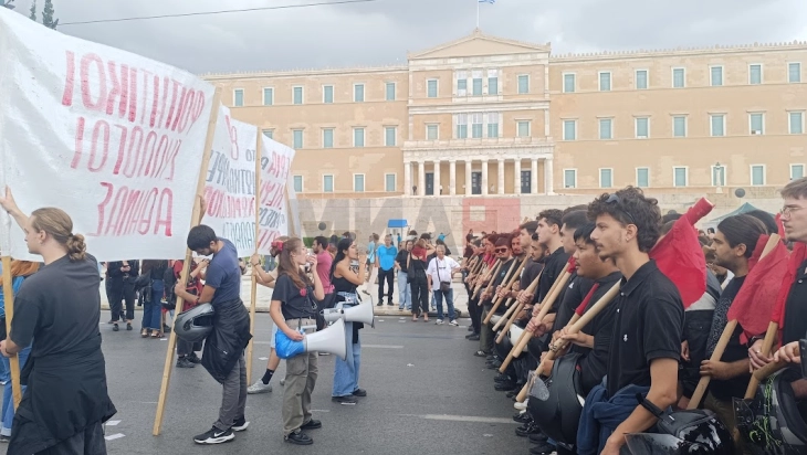 Мирен протест во Атина во рамките на генералниот 24-часовен штрајк