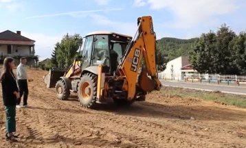 Во Македонска Каменица продолжуваат градежните активности за нови паркинг простори