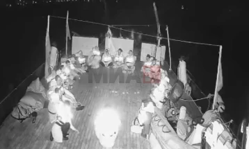 Flotilja për ndihmë në Gazë thotë se ushtria izraelite ilegalisht është ngjitur në anijen e saj