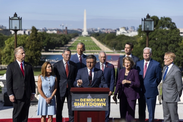 Белата куќа вели дека отпуштањата се „неизбежни“ без наѕирање крај на прекинот на работата на владата