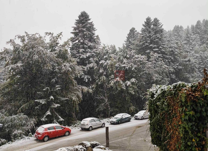 Првиот снег на повисоките места во Дебарско, во Маврово и на Шапка