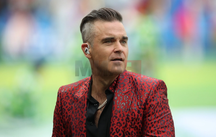 Роби Вилијамс се самоизолирал на планина во Швајцарија