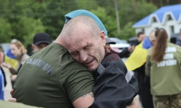 Rusia dhe Ukraina shkëmbyen nga 185 të burgosur lufte dhe 20 civilë