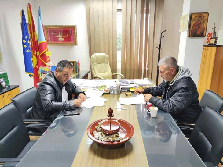 Градоначалникот на Пехчево, Китански потпиша договор за реконструкција на Домот во село Панчарево