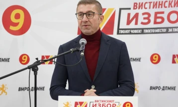 Mickoski promotes idea for construction of a settlement for young couples in Karbinci