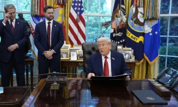 Трамп: Ако продолжи блокадата на Владата, ќе има отпуштања