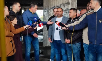 Приватните превозници во Скопје од понеделник ќе возат само од 5 до 10 часот поради неисплатен долг од ЈСП