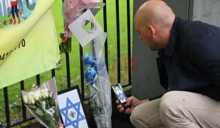 Policia e Mançesterit: Një nga viktimat në sulmin para sinagogës mund të jetë qëlluar nga një plumb policie