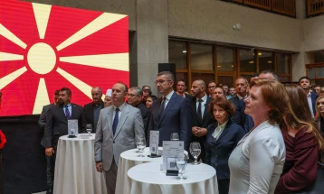 Сиљановска Давкова: Повторното обединување на германскиот народ по падот на Берлинскиот ѕид е историски чин за цела Европа