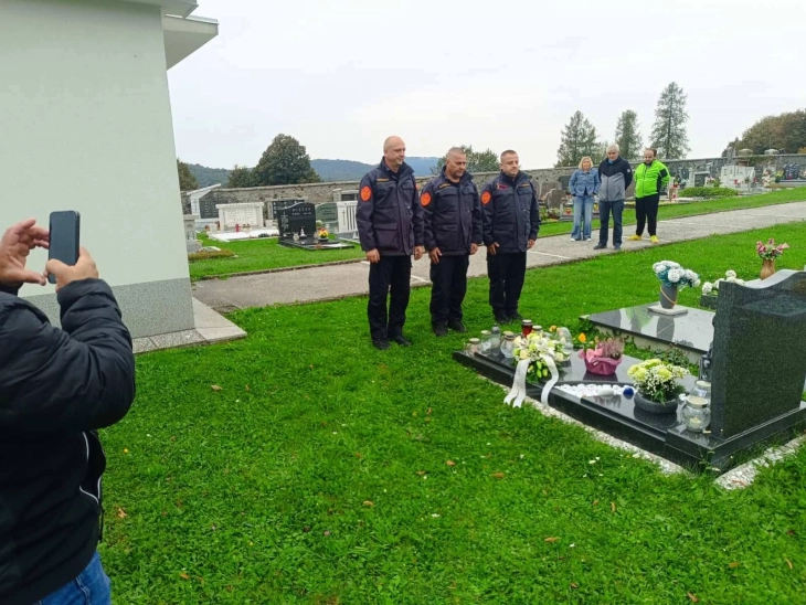 Беровска делегација пожарникари во Нова Горица, оддадоа почит на херојот Жан Кофол