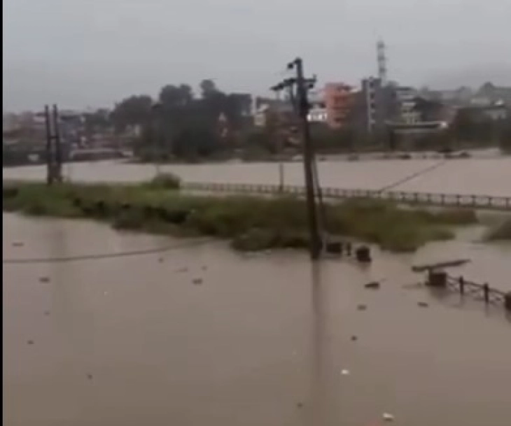 Најмалку 22 лица загинаа во oбилните дождови во Непал